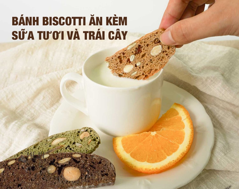 Bánh Biscotti ăn kèm sữa tươi và trái cây