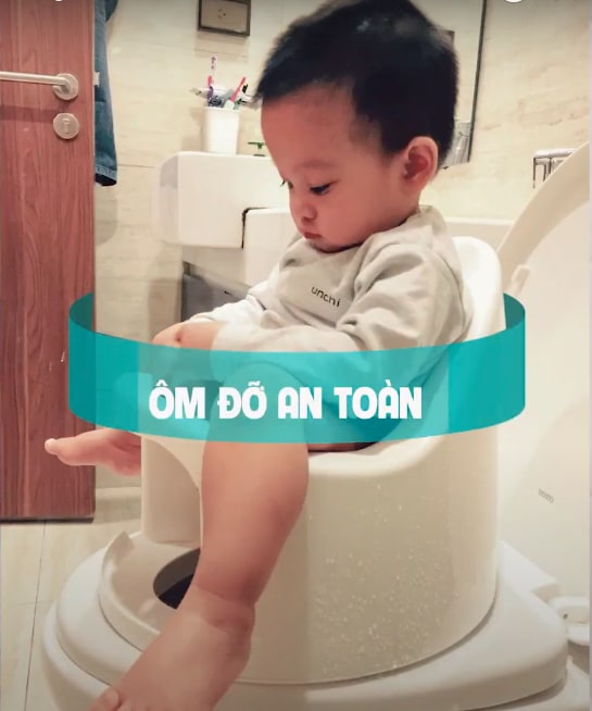 Ôm đỡ an toàn cho bé