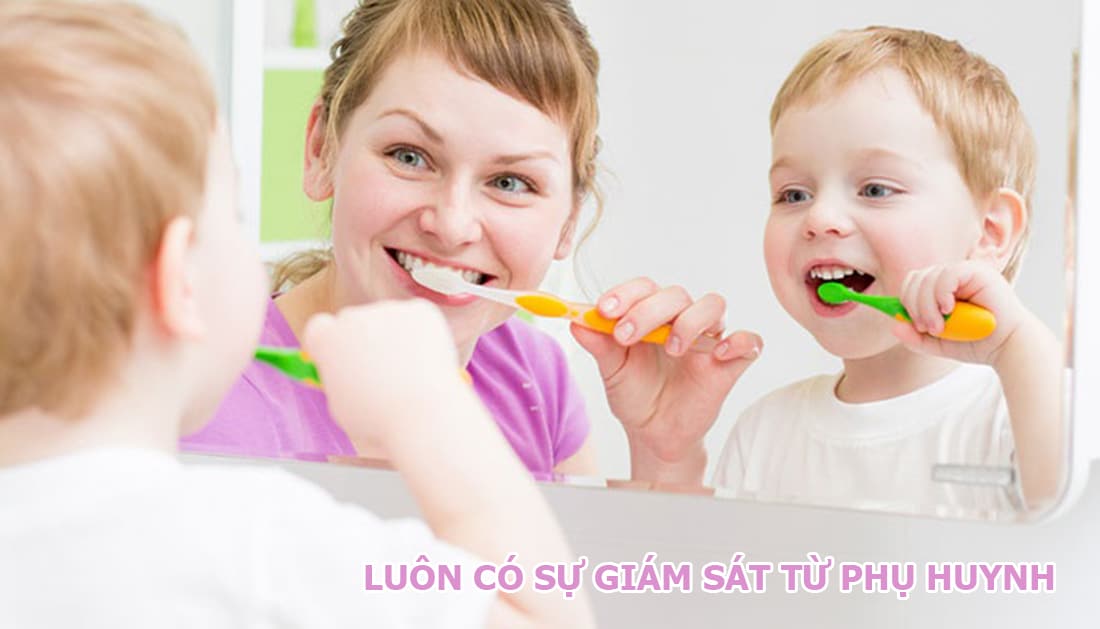 Các bậc phụ huynh cần giam sát trẻ khi đánh răng